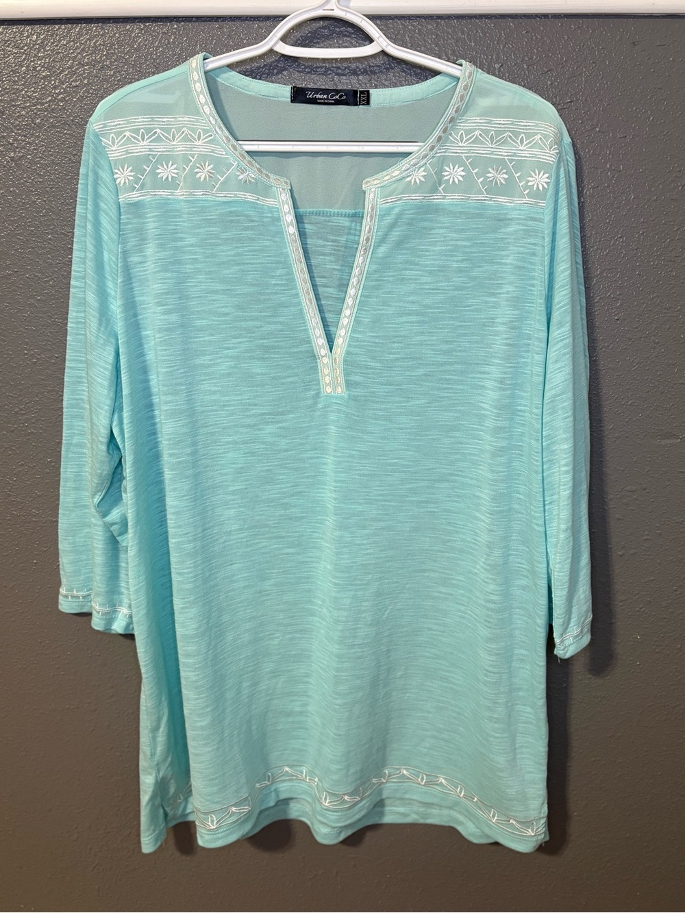 Urban Co. Women's Embroidered Blue Tunic Top size 2XL (SKU 272)